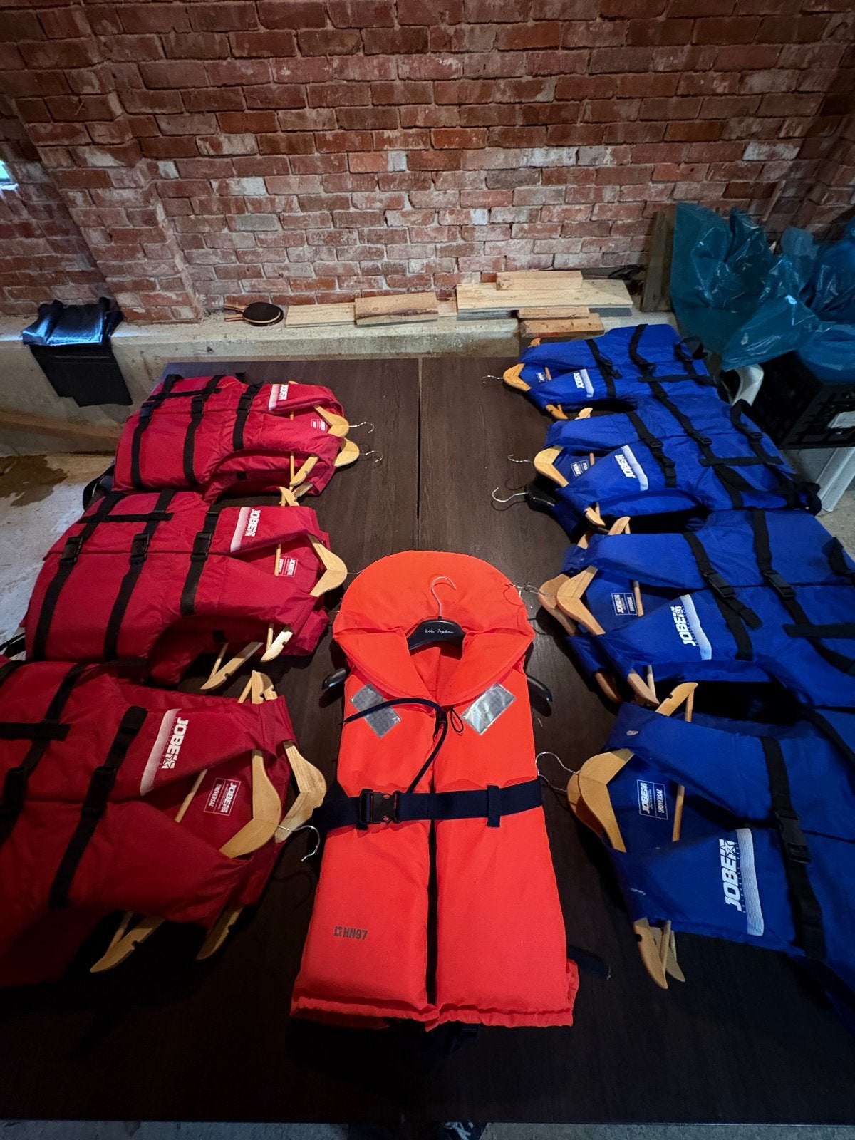 14x Jobe Universal 50N vesten | 7 Blauw | 6 Rood | 1 Oranje, Ophalen, Gebruikt, Dame of Heer, Reddingsvest of Zwemvest