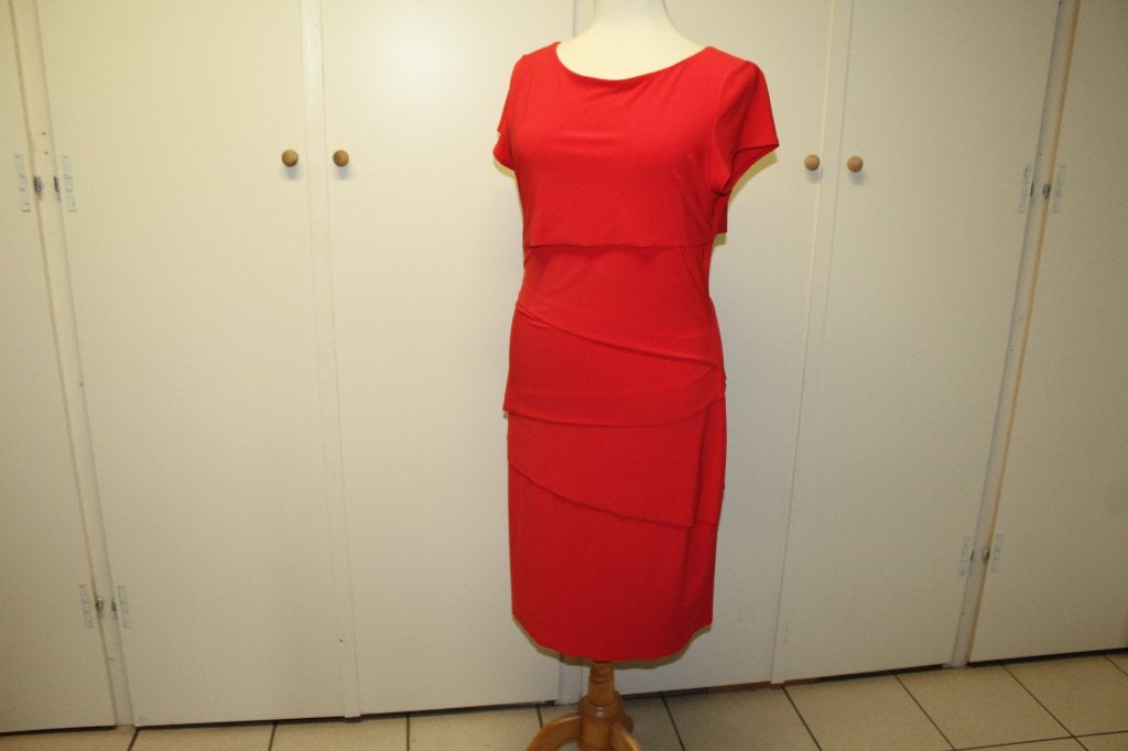 Joseph Ribkoff elegant rode stretch jurk mt 44 ZGAN, Kleding | Dames, Jurken, Verzenden, ., Maat 42/44 (L), Joseph Ribkoff