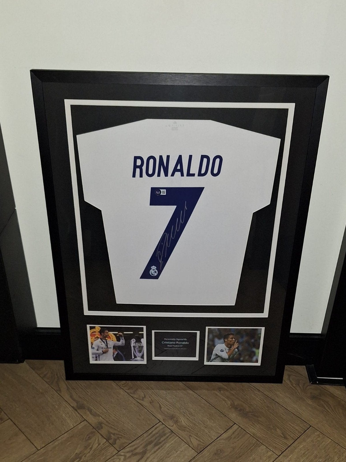 Ingelijst, gesigneerd Real Madrid shirt door Ronaldo Beckett, Verzamelen, Sportartikelen en Voetbal, Ophalen of Verzenden, Zo goed als nieuw