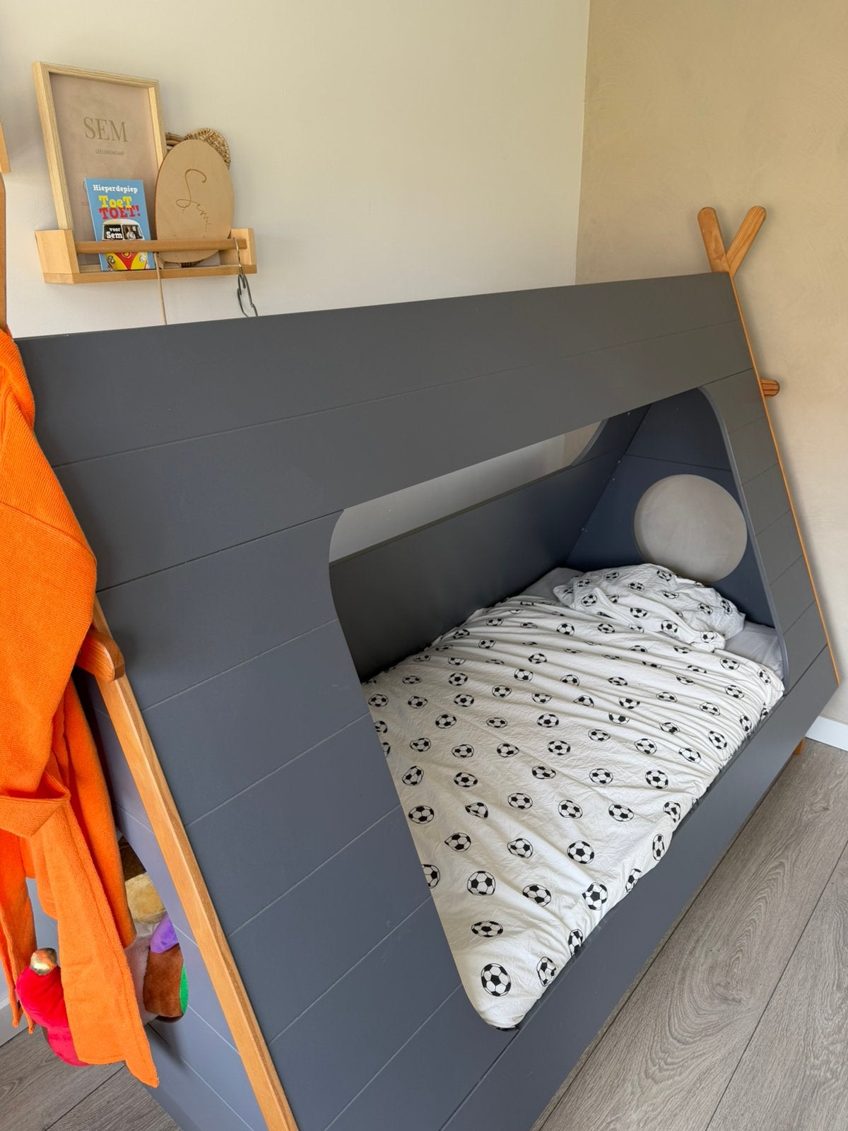 Tipi tent bed woood, Kinderen en Baby's, Kinderkamer | Bedden, Ophalen, Gebruikt, 180 cm of meer, 85 tot 100 cm