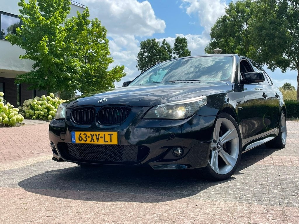 BMW 5-Serie 530i LCI 2007, Style 128, Carplay, M-pakket, Achterwielaandrijving, Zwart, 2000 kg, 272 pk