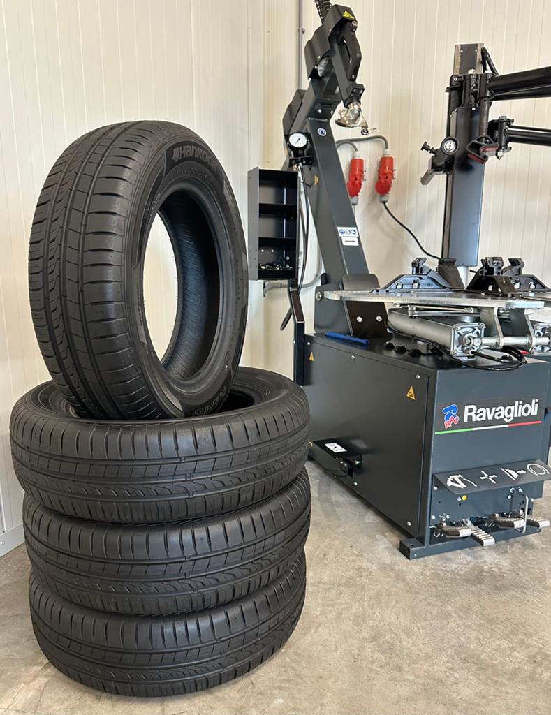 4 Stuks Hankook 175 65 14 Zomerbanden Inclusief Montage, 14 inch, Hankook, 175 mm, 175/65 R14