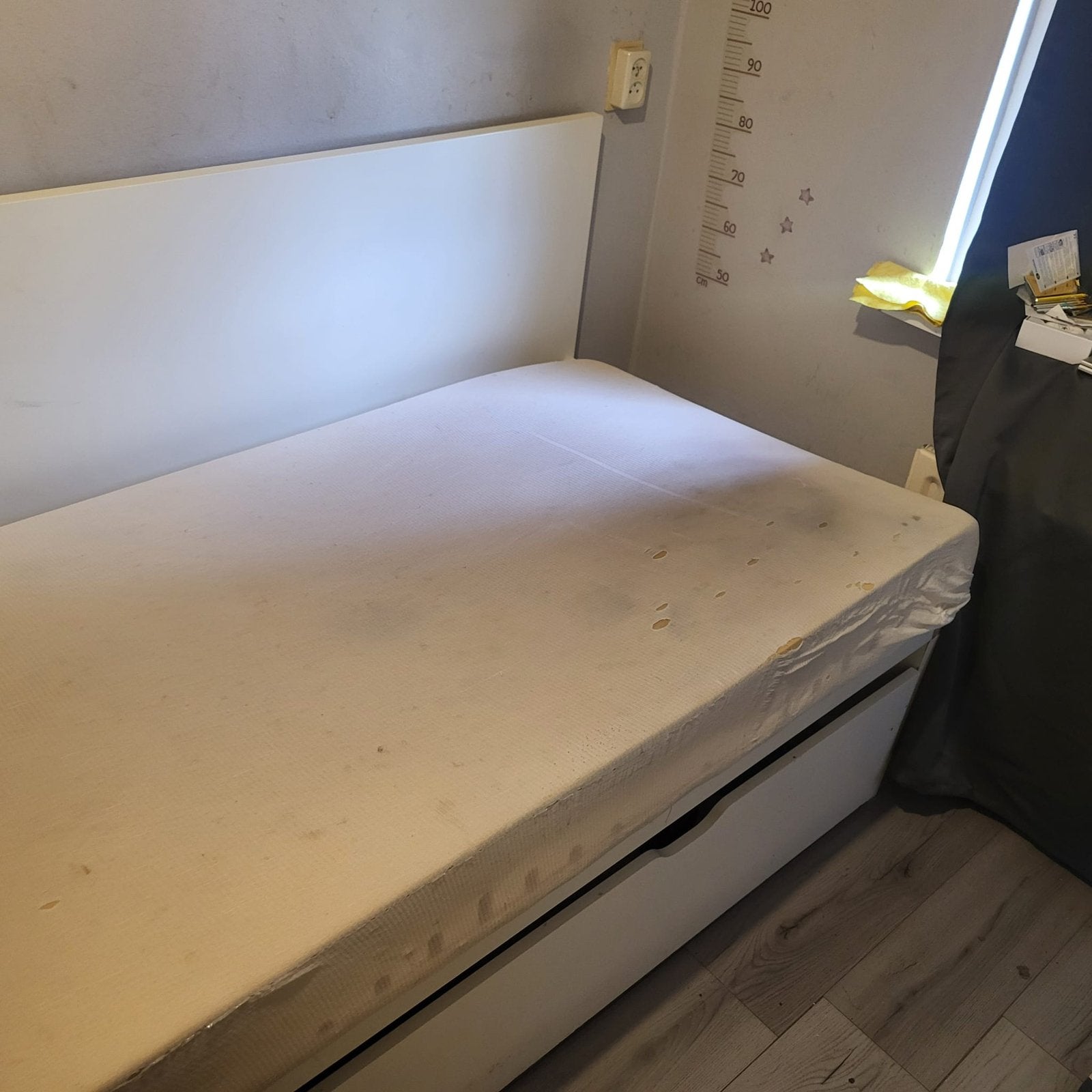 Te koop: Eenpersoonsbed met opberglade + matras, Gebruikt, 90 cm, Eenpersoons, Wit