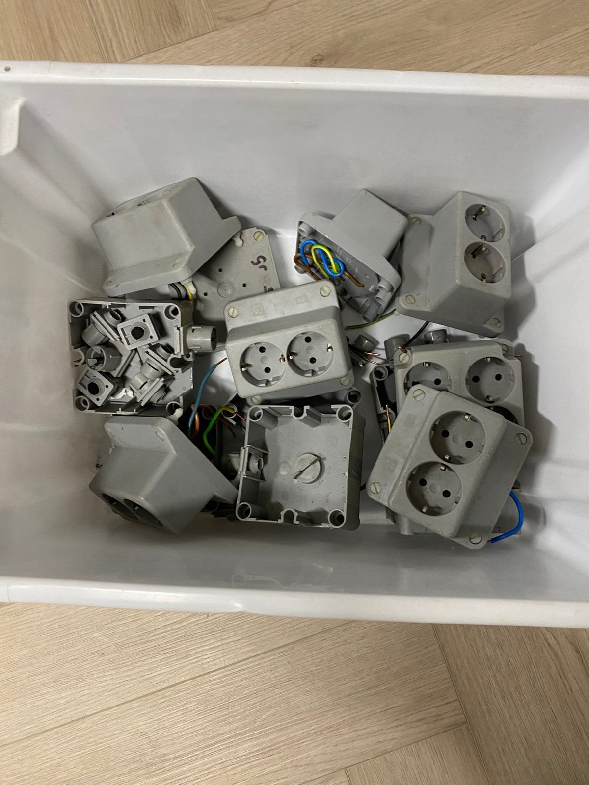 stopcontacten en schakelmateriaal, Ophalen of Verzenden, Zo goed als nieuw, Stopcontact