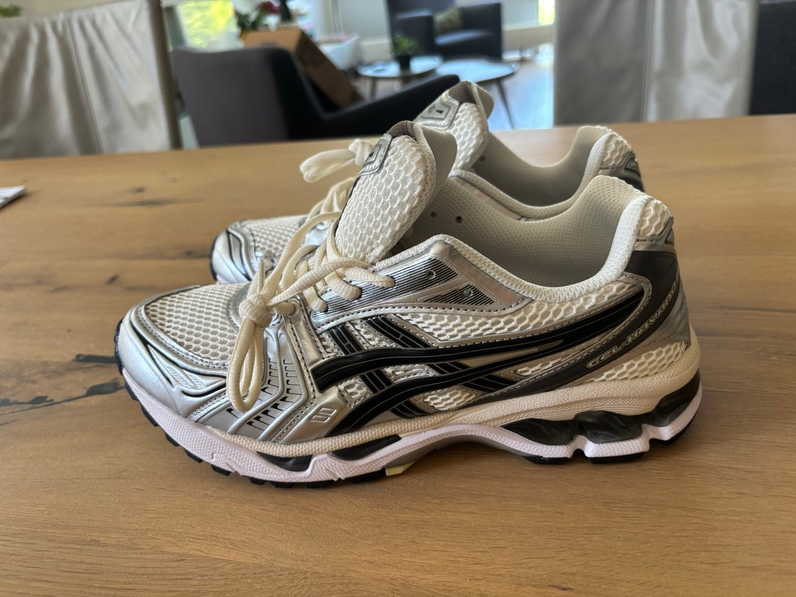 ASICS Gel-Kayano 14 - Zilver/Wit Sneakers maat 44, Kleding | Dames, Ophalen of Verzenden, Nieuw, Wit, Sneakers of Gympen