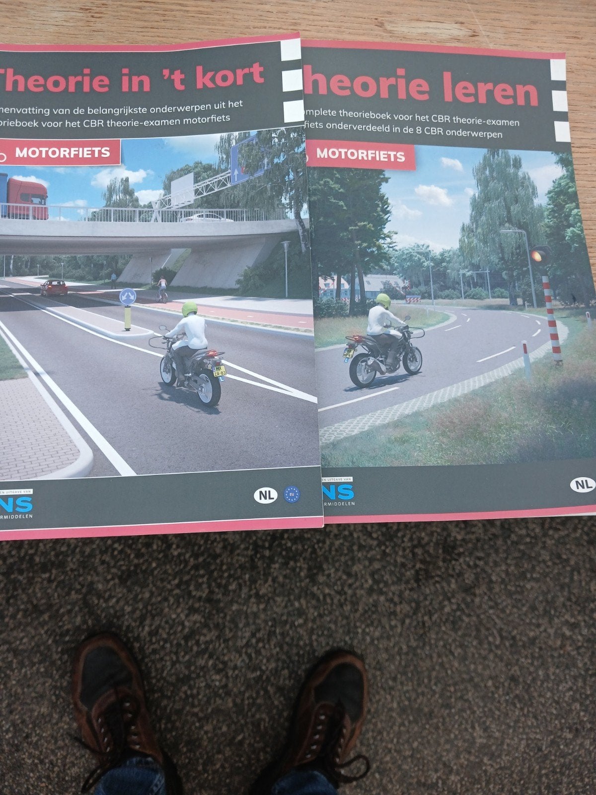 Motorfiets Theorieboeken: Theorie in 't kort & Theorie leren, Ophalen of Verzenden, Zo goed als nieuw, Overige niveaus, Verkeersleermiddelen