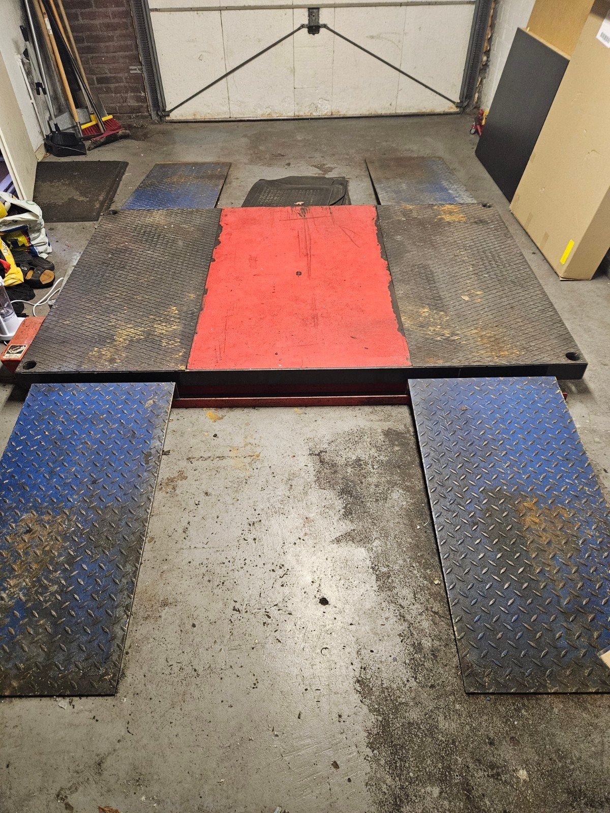 Werther International 2000kg schaarlift, Ophalen
