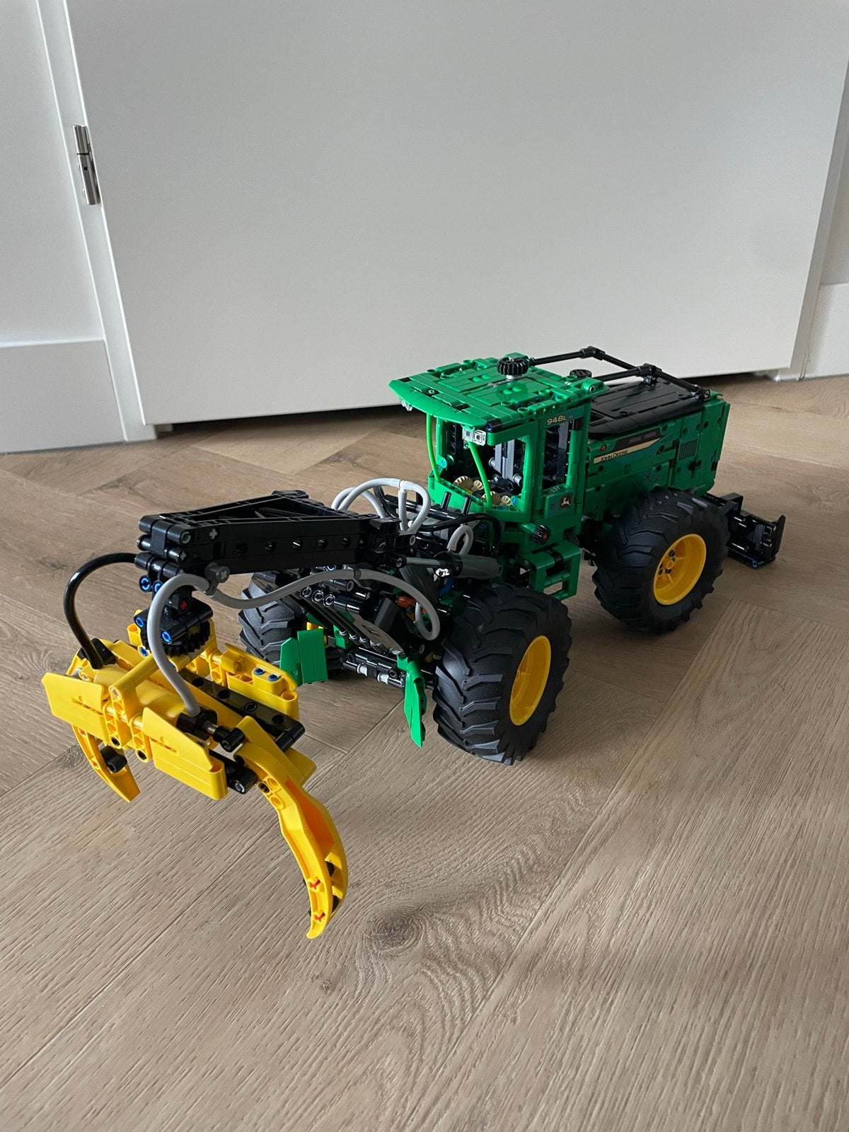 Lego Technic John Deere 948L-II Skidder, Ophalen, Lego, Zo goed als nieuw, Complete set