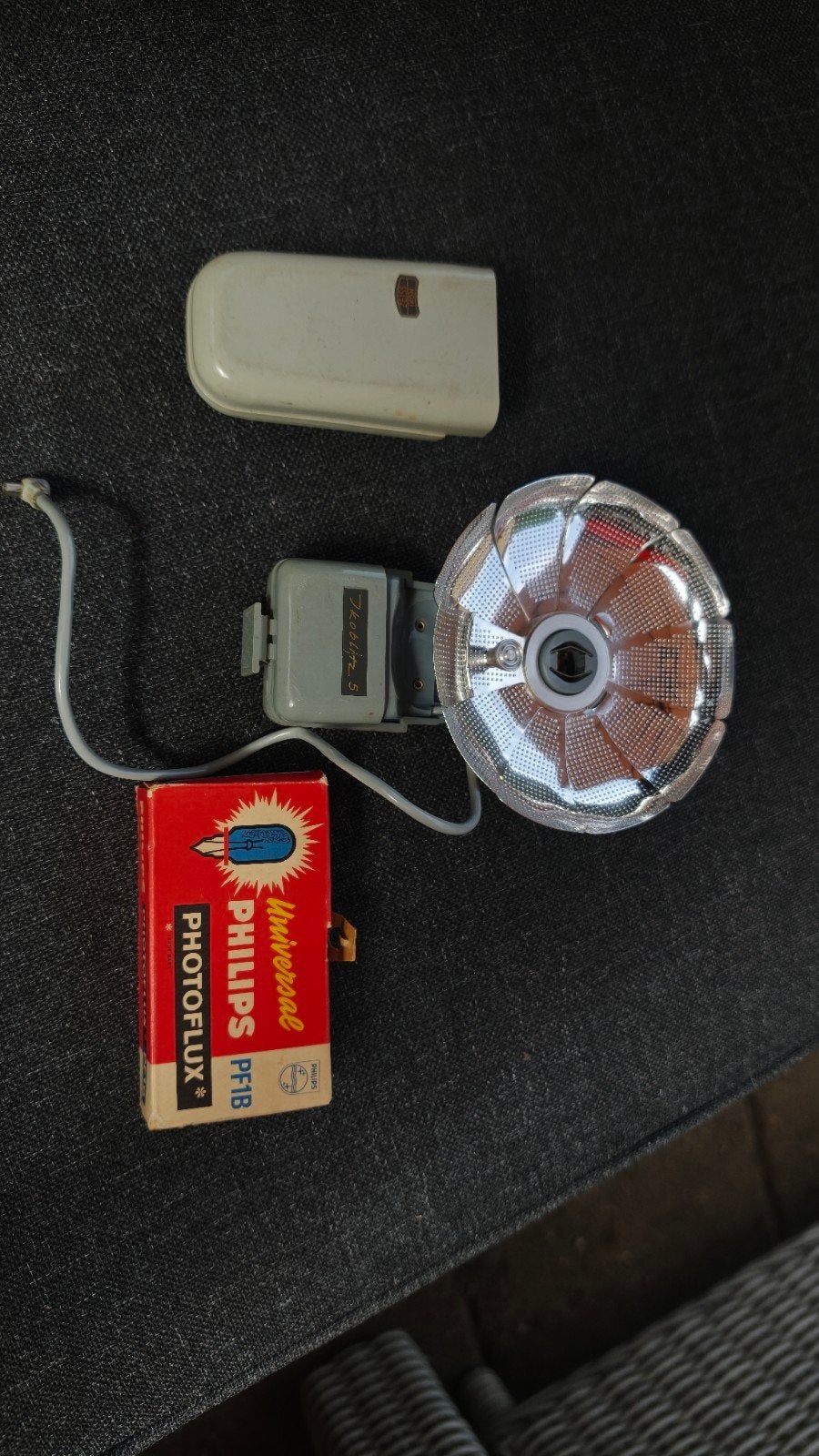 Vintage Philips Photoflux PF1B flitser met lamp, Philips, Gebruikt, Voor analoge fotografie, Externe flitser