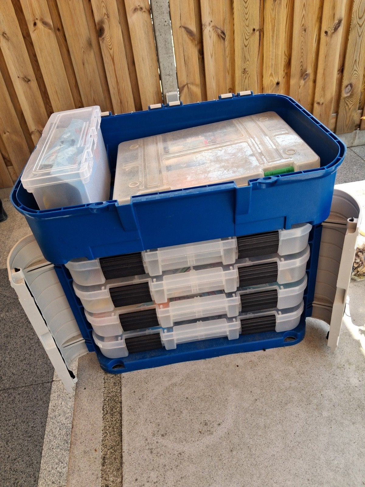 Viskoffer vol kunstaas voor roofblei, snoekbaars, baars, Ophalen