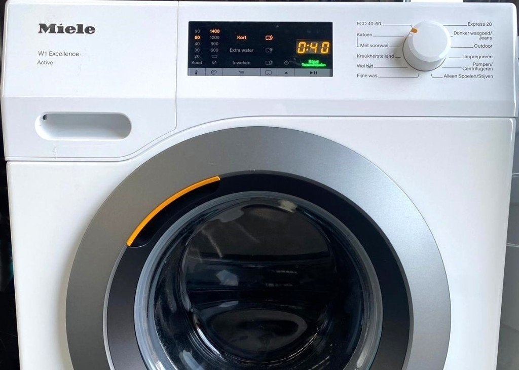 In nieuwstaat Miele W1 wasmachine, Ophalen, Energieklasse A of zuiniger, Zo goed als nieuw, Voorlader