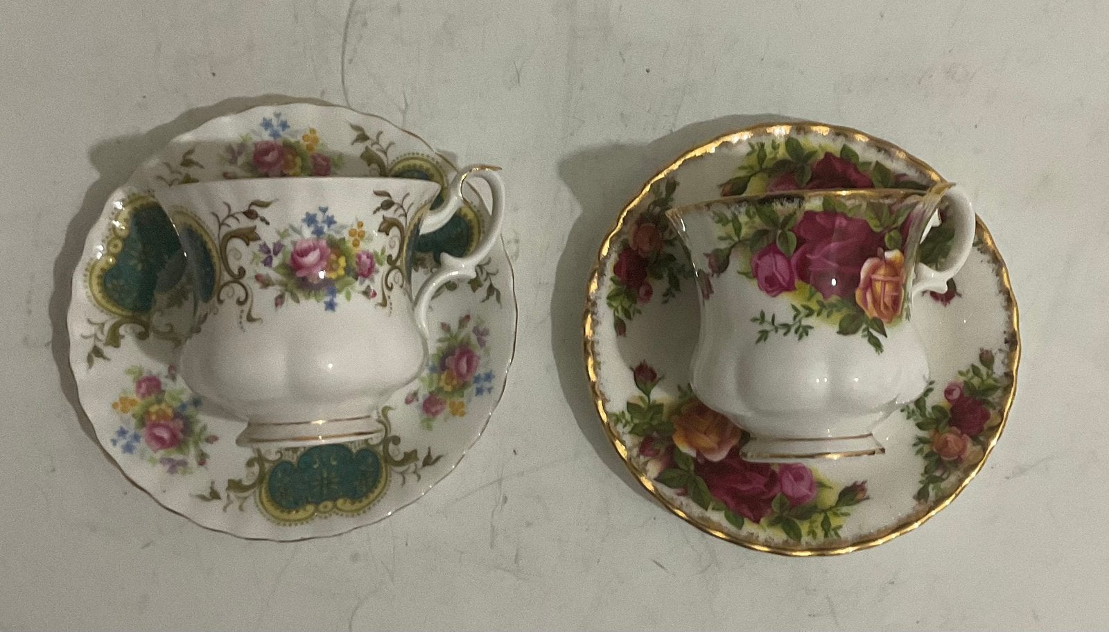 Twee Royal Albert kop en schotel, Ophalen of Verzenden, Zo goed als nieuw, Zilver, Overige materialen