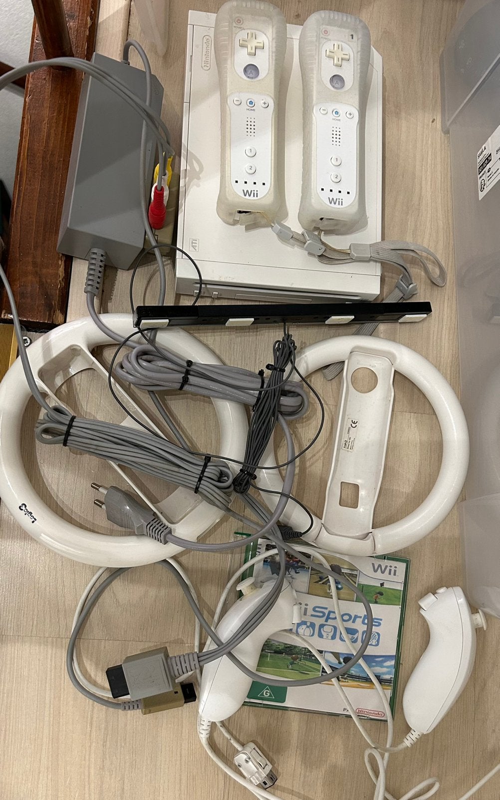Wii met 2x2 hand controlers, een microfoon en vele spellen, 3 spelers of meer, Ophalen of Verzenden, Zo goed als nieuw, Vanaf 3 jaar