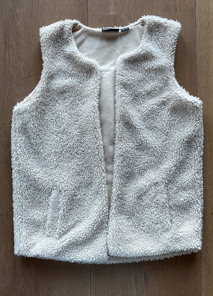 Mooi Giletje maat 146/152, Ophalen of Verzenden, Zo goed als nieuw, Meisje, Trui of Vest