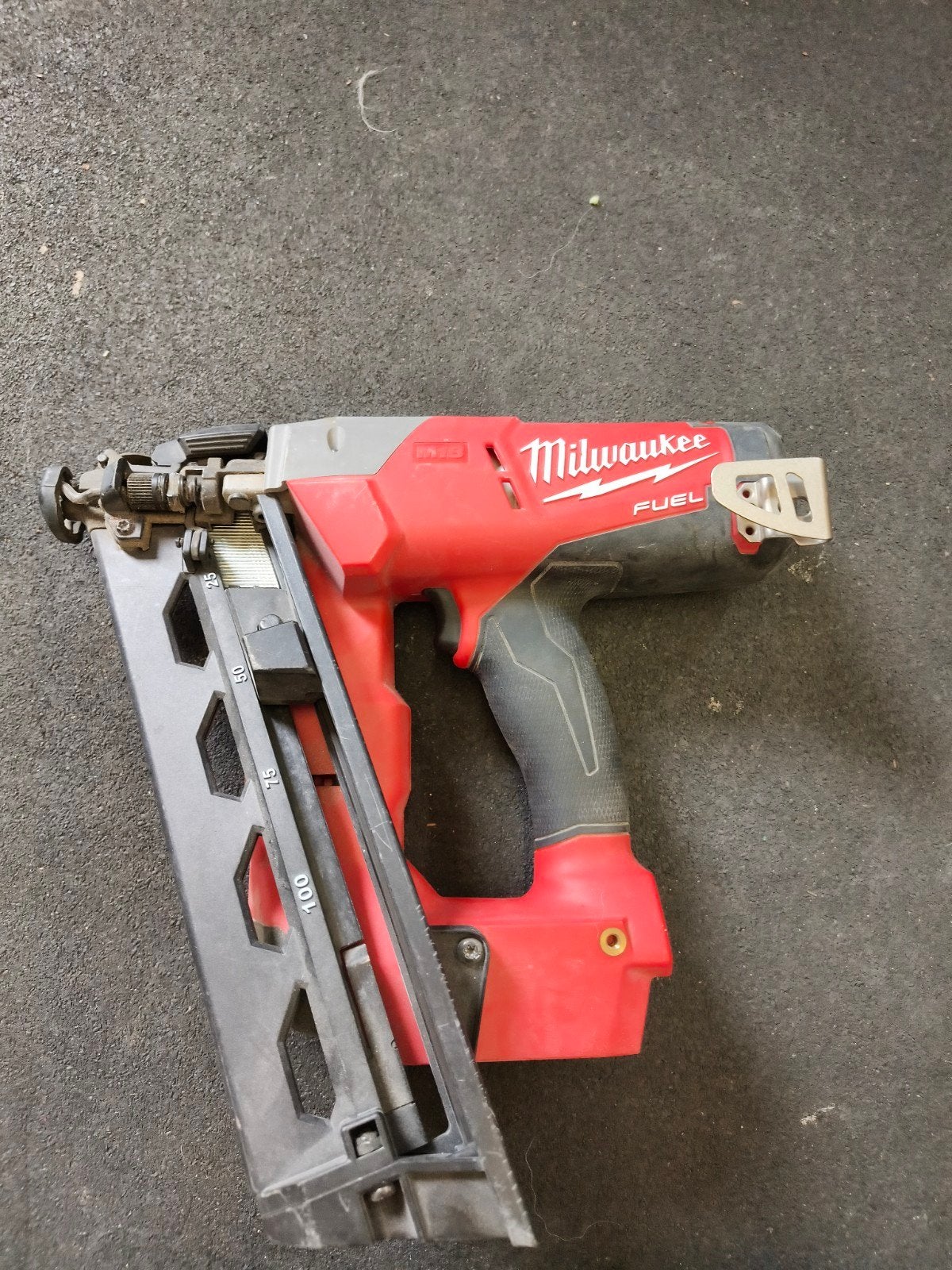 Milwaukee M18 CN16GA Brad tacker - Goede staat + brads, Ophalen