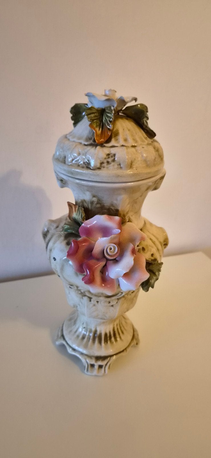 Vintage Porseleinen Urn met Bloemen Decoratie, Ophalen
