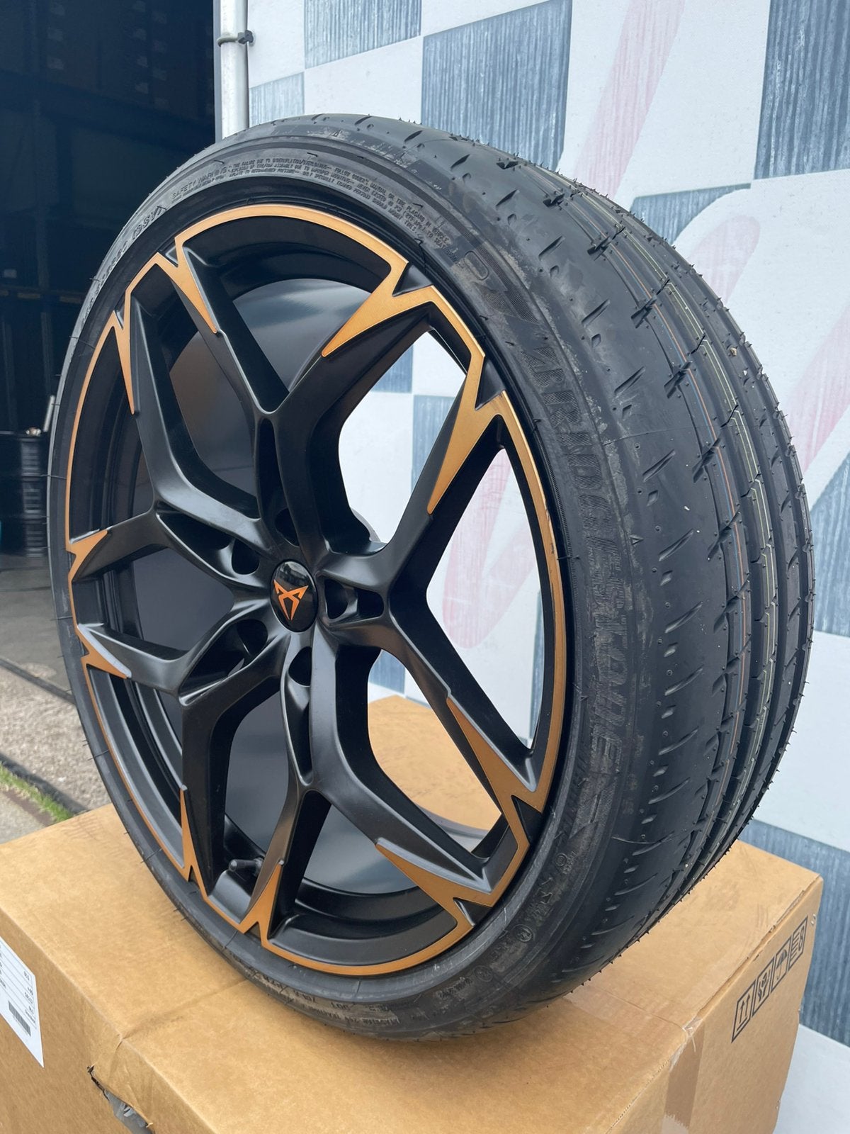 20” Cupra Formentor velgen 5x112 + bridgestone 245 35 20, Auto-onderdelen, Banden en Velgen, 245 mm, Banden en Velgen, Nieuw, Ophalen of Verzenden