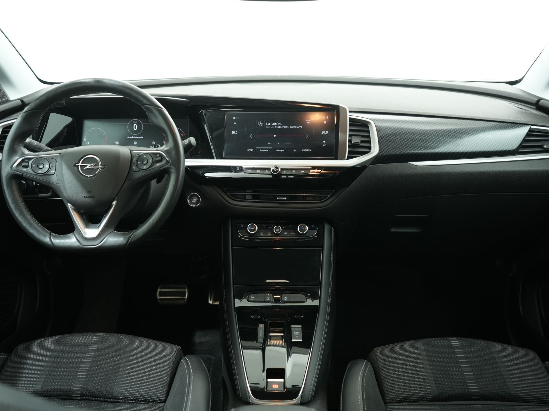 Opel Grandland 1.2 TURBO 130PK ULTIMATE EAT8 | Carplay | Voo, Auto's, Dealer onderhouden, 15 km/l, Gebruikt, 1199 cc