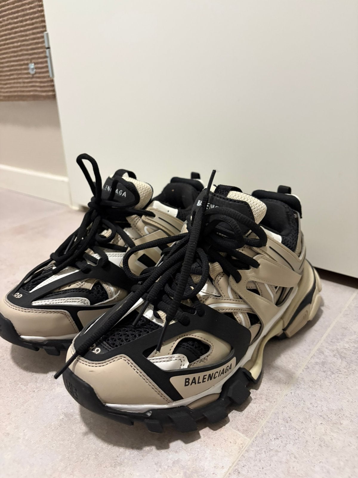 Balenciaga Track sneakers beige/zwart – maat 38, Kleding | Dames, Ophalen of Verzenden, Nieuw, Zwart, Sneakers of Gympen