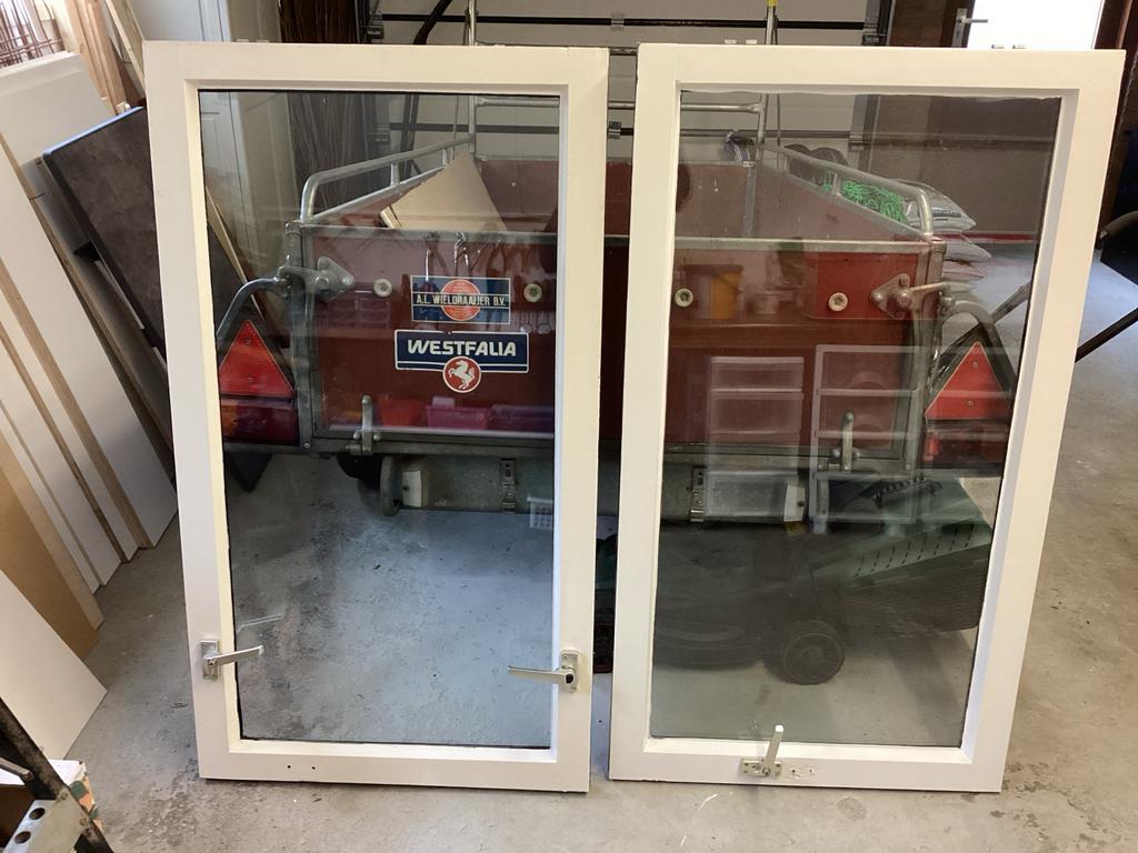 Merbau raam met dubbel glas - 129x71 cm, Ophalen, Gevelraam of Ruit, Gebruikt, Minder dan 80 cm