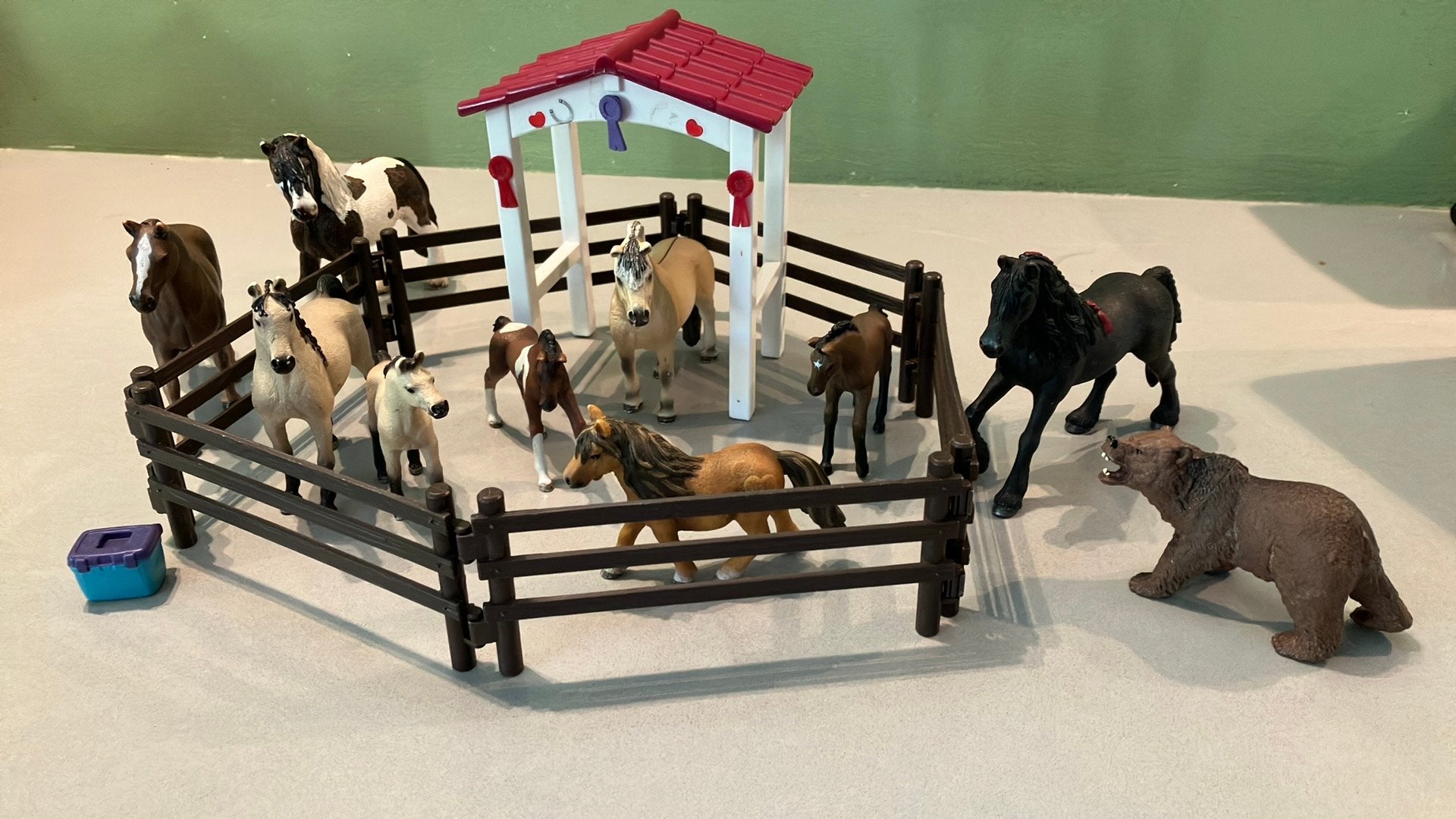 Sleich weiland 2 paarden veulens en beer. Met zeldzame fjort, Ophalen of Verzenden, Zo goed als nieuw