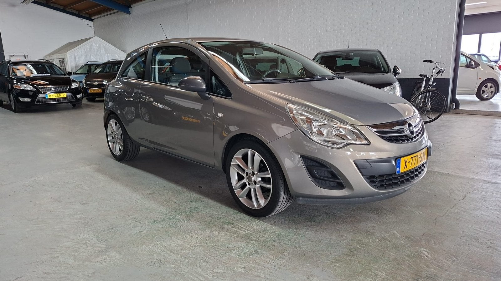 Opel Corsa 1.2 16V 3D 2011 Grijs