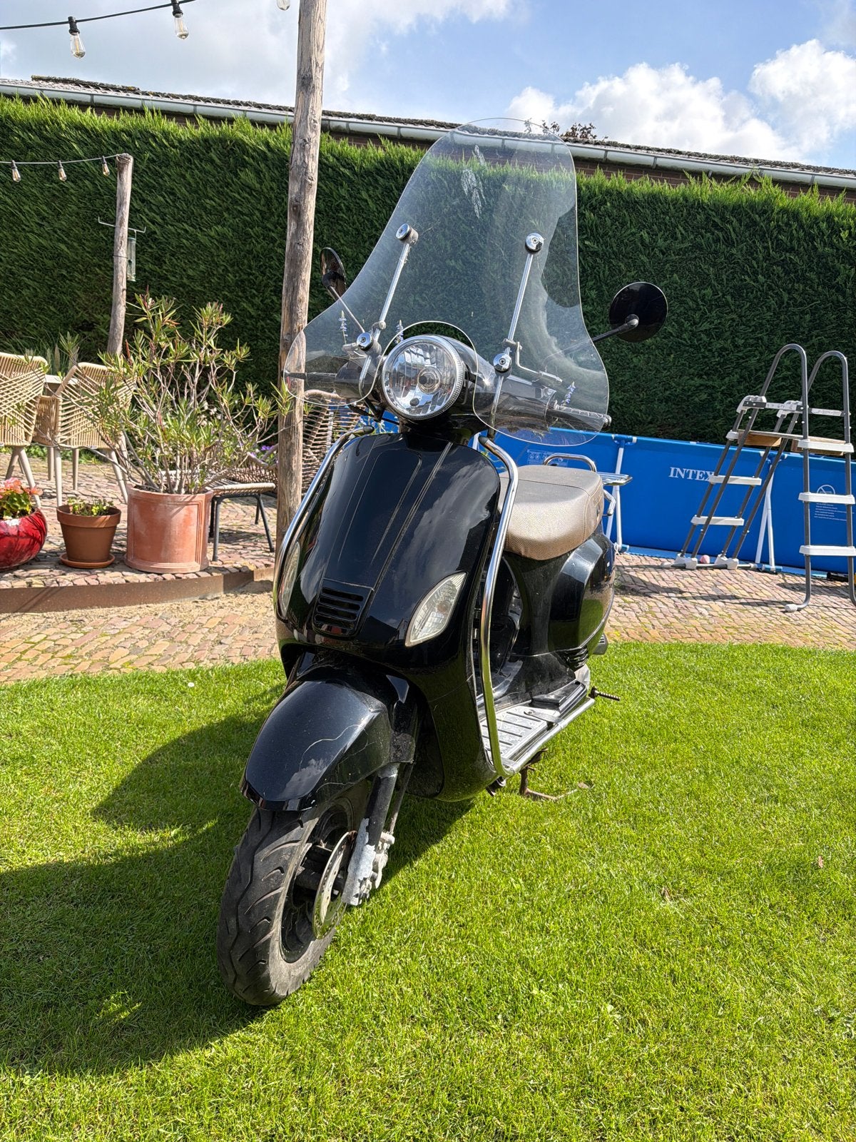 Senzo Rivalux Scooter met 2 helmen en kettingslot, Ophalen, Gebruikt, Benzine, Overige merken