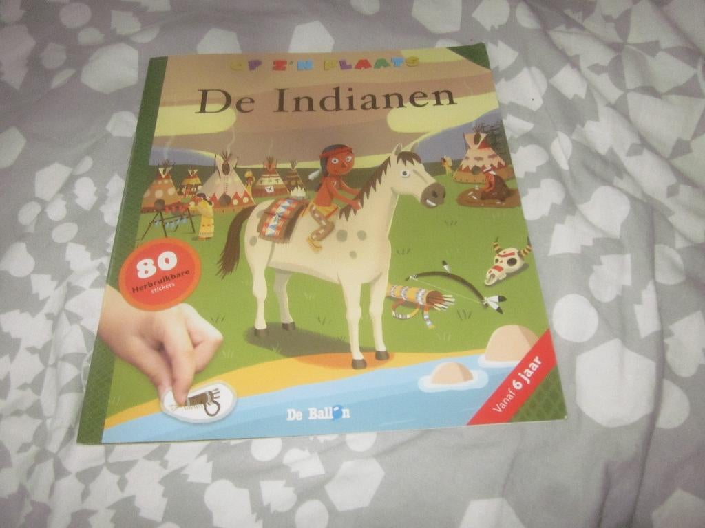 De indianen op zijn plaats De Ballon met 80 stickers NIEUW, Ophalen of Verzenden, Nieuw, Non-fictie