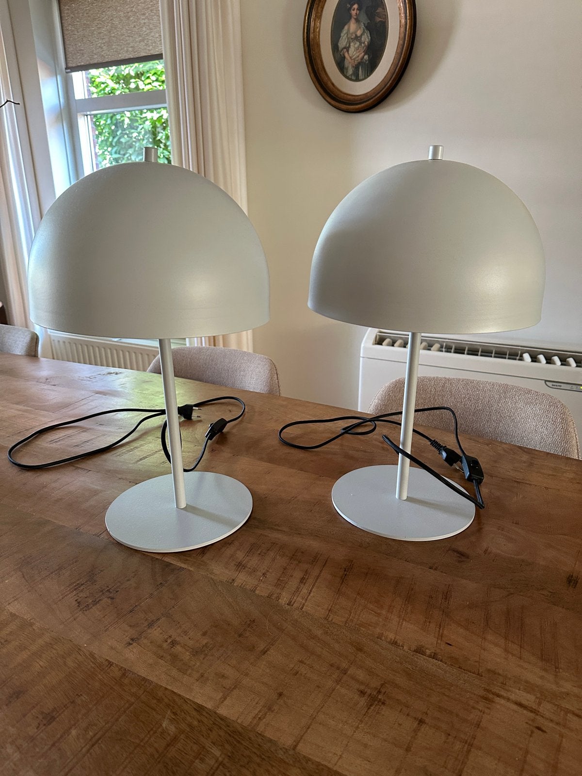 2x Lichtgrijze Nachtlampjes - Zo goed als nieuw, Huis en Inrichting, Lampen | Tafellampen, Ophalen, Met schakelaar, Nachtlamp