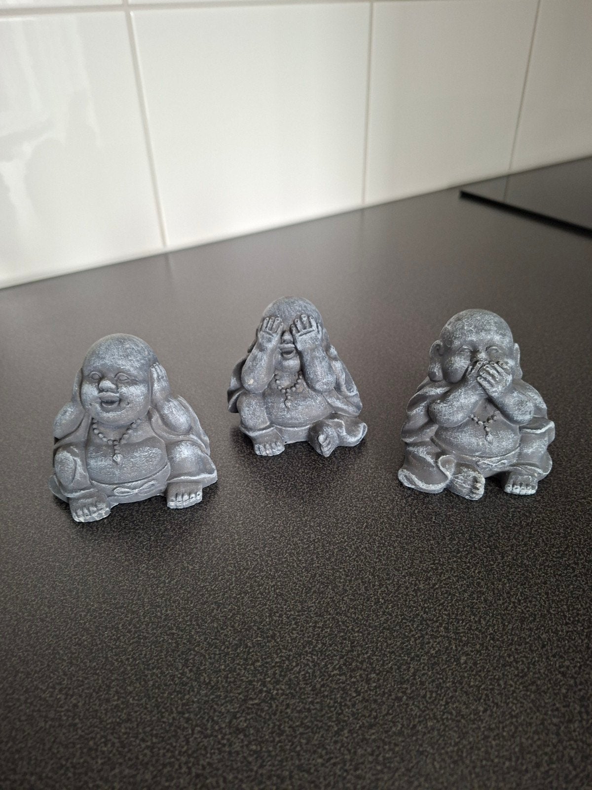Set van 3 stenen Boeddha beeldjes - 8cm hoog, Steen/keramiek, Grijs, Ophalen of Verzenden, Zo goed als nieuw