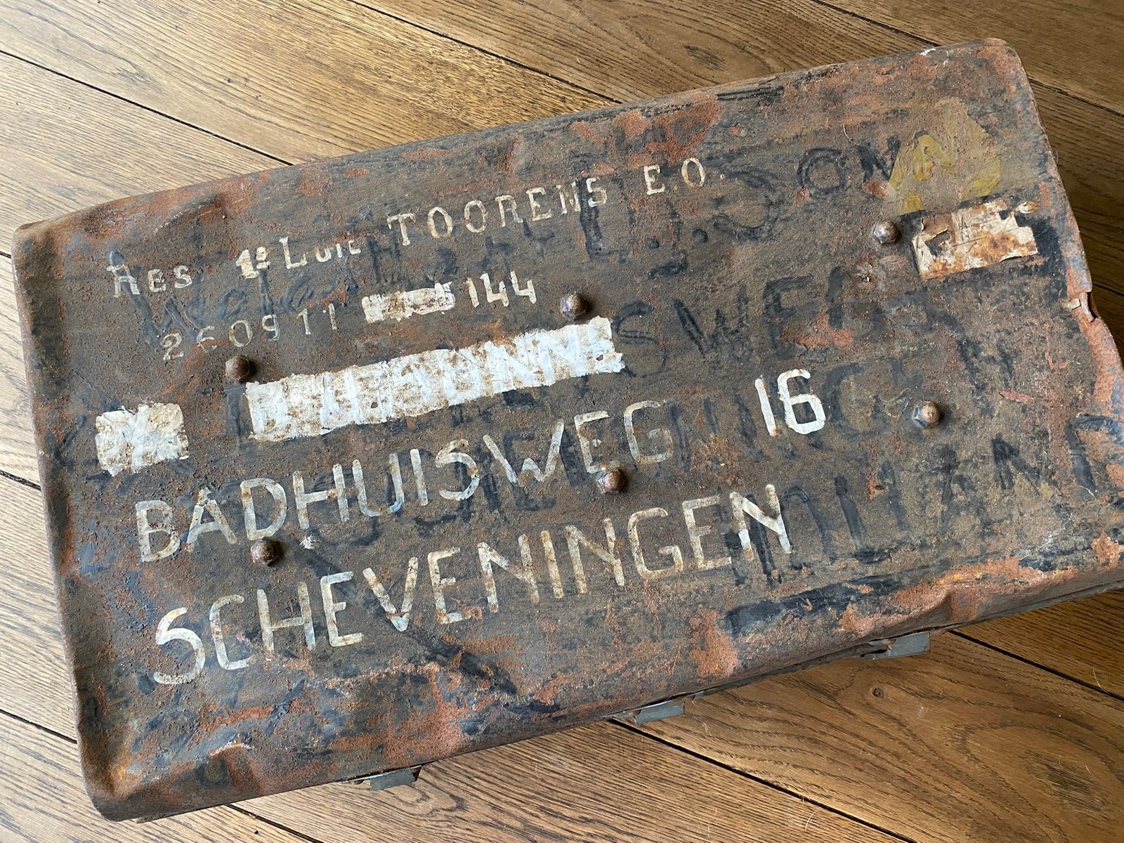 Knil reiskoffer Scheveningen, Ophalen, Landmacht, Nederland, Embleem of Badge