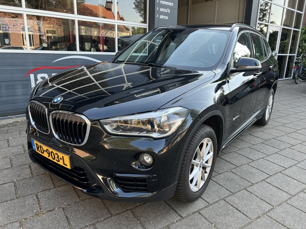 BMW X1 sDrive18d Executive Airco Trekhaak (bj 2017), Auto's, Stof, Euro 6, 4 cilinders, 150 pk
