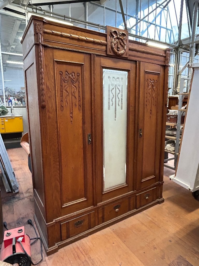 Jugendstil kast, Ophalen