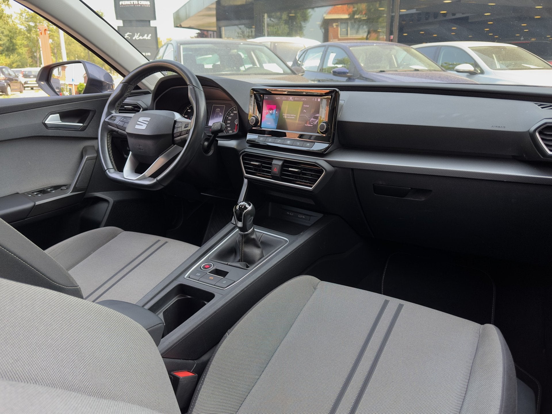 SEAT Leon Sportstourer 1.5 TSI STYLE APPLE-CARPLAY PARK-ASSI, Voorwielaandrijving, 4 cilinders, Leon, Origineel Nederlands