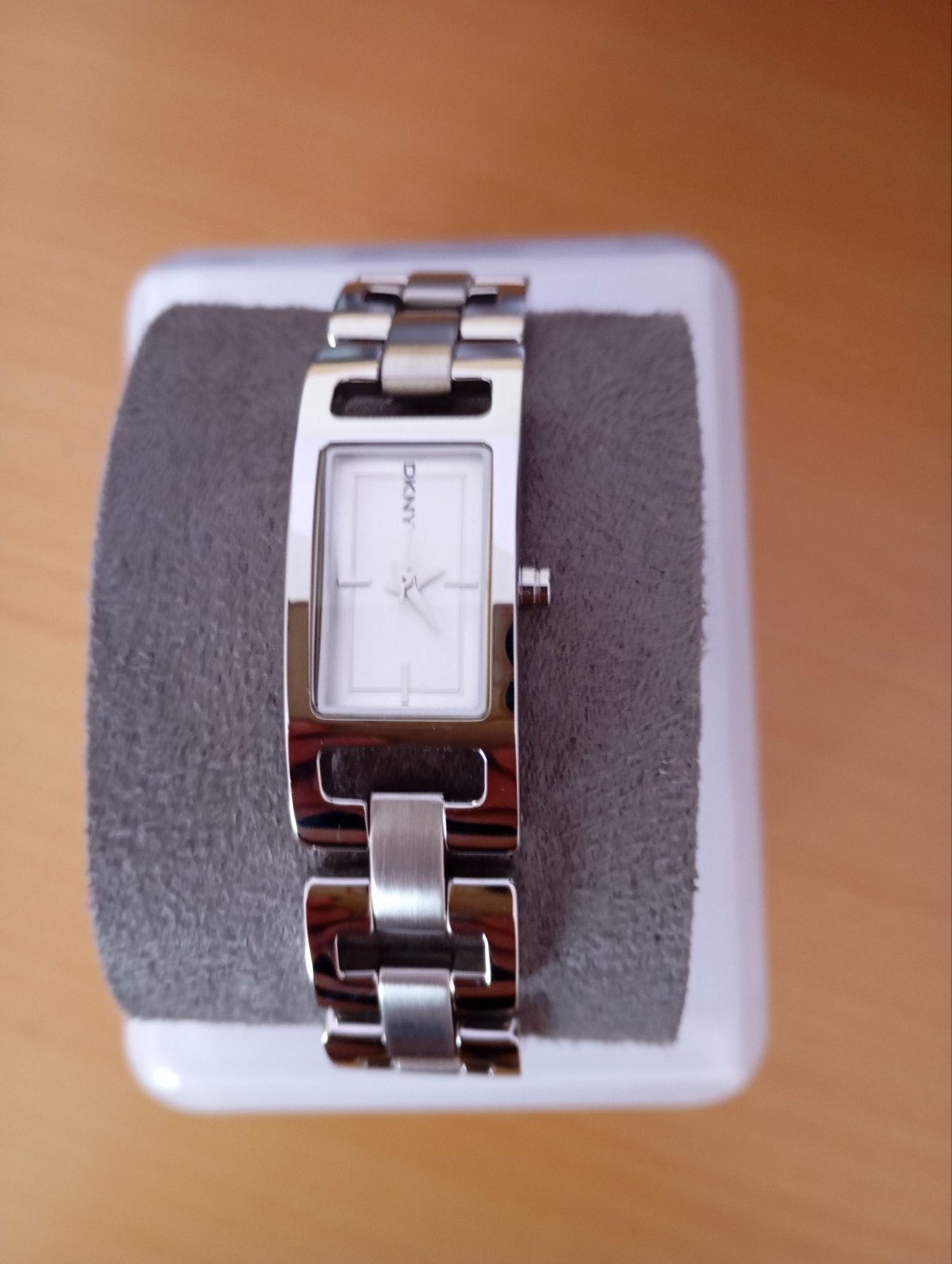 DKNY Dames Horloge nieuw in doos- Stijlvol en Tijdloos, Sieraden, Tassen en Uiterlijk, Horloges | Dames, Ophalen of Verzenden