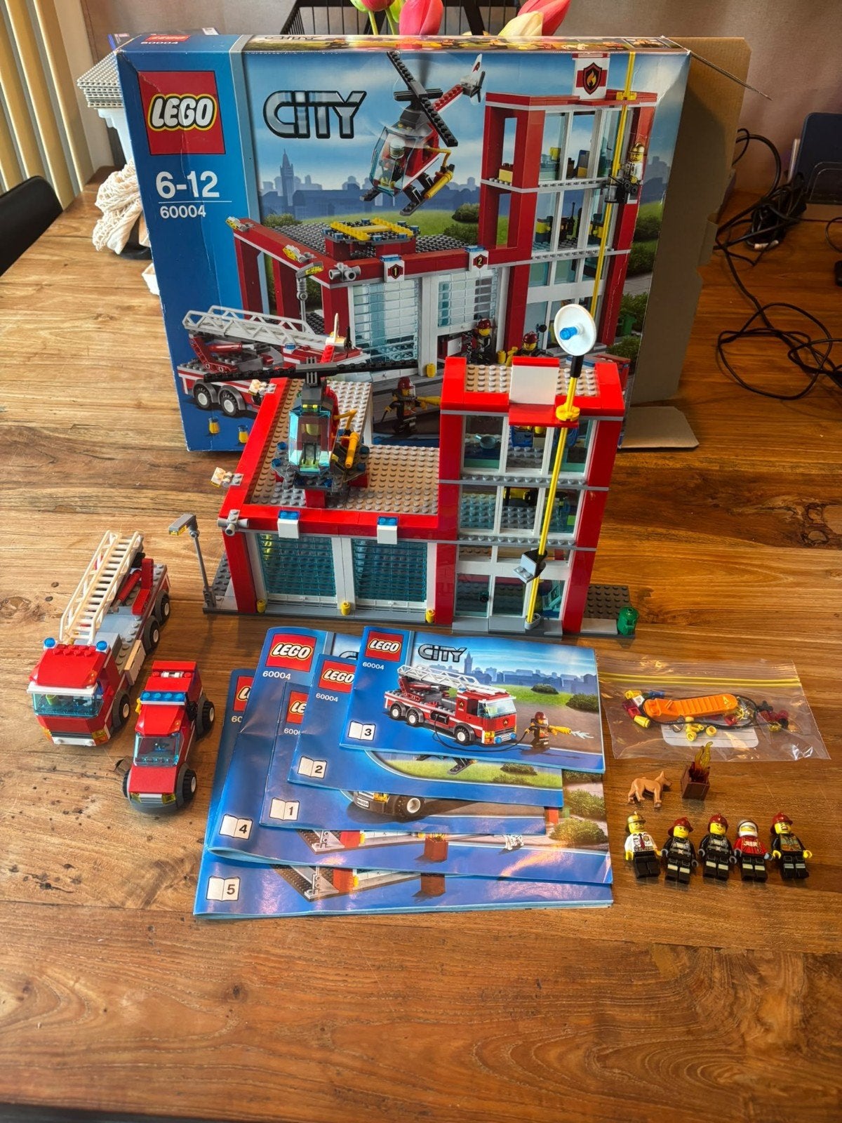 lego City Brandweerkazerne 60004 100% Compleet, Kinderen en Baby's, Ophalen of Verzenden, Zo goed als nieuw