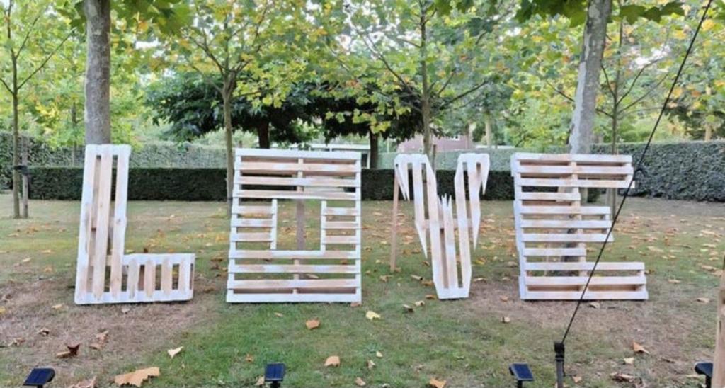 Te huur
LOVE letters bruiloft huwelijk trouwen verloving fee, Ophalen of Verzenden
