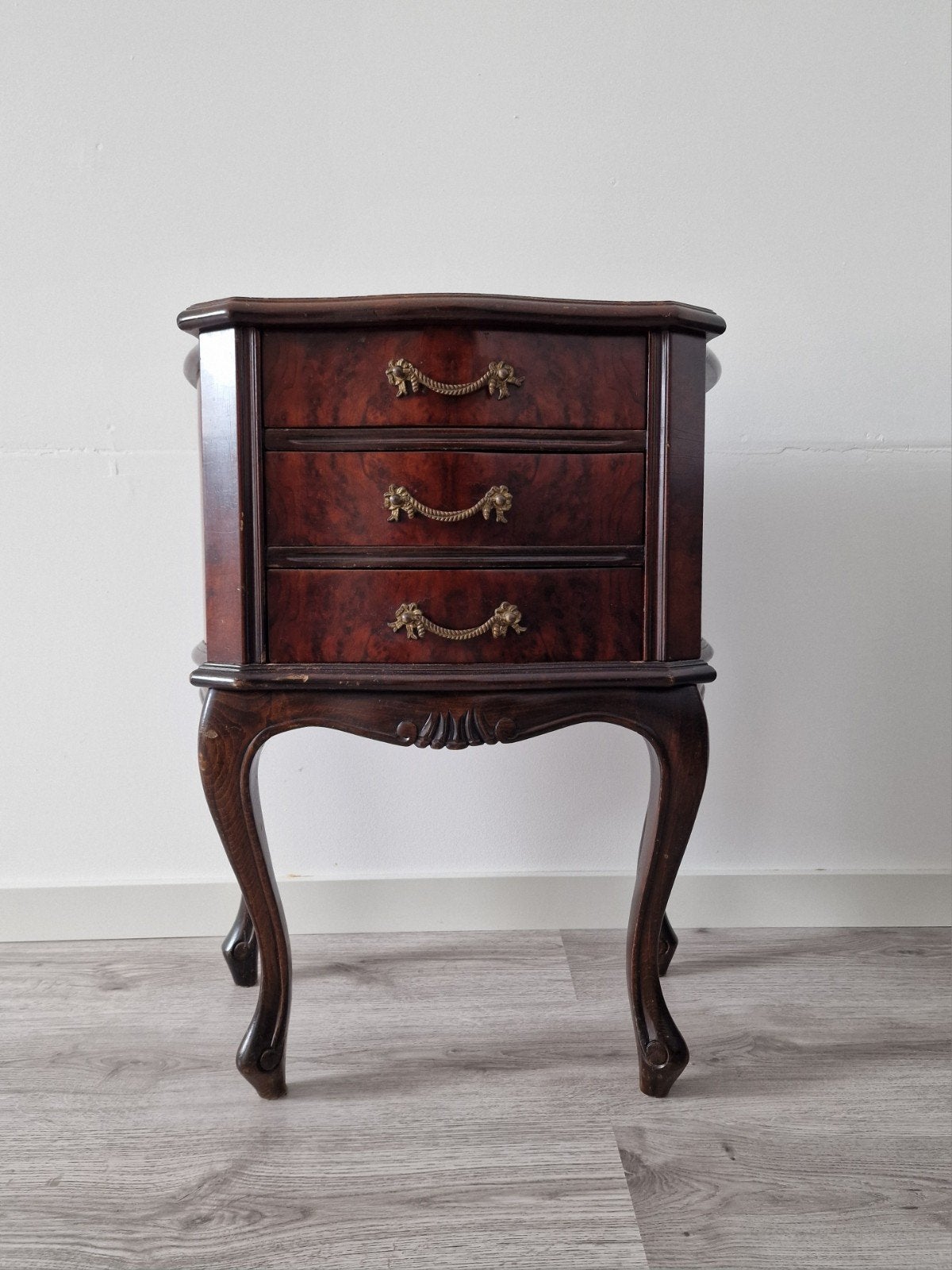 Klein ladekastje/nachtkastje., Huis en Inrichting, Kasten | Ladekasten, Ophalen, Gebruikt, Barok- of rococo-/Louis-stijl., 50 tot 100 cm