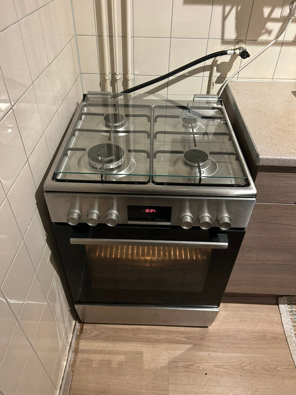 Mooi gasfornuis van Bosch met oven, glasplaat en lade, Ophalen, Gebruikt, 4 kookzones, Energieklasse A of zuiniger