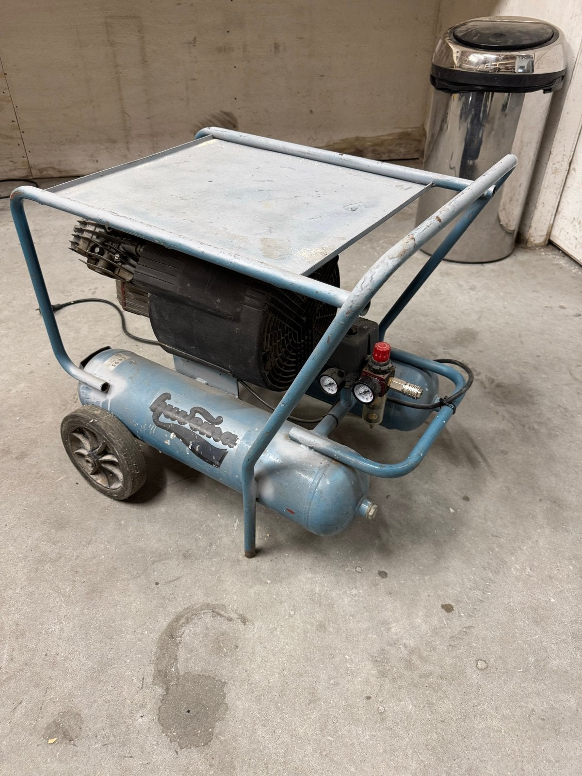2-cilinder 24 liter compressor, Ophalen, Gebruikt, ., .