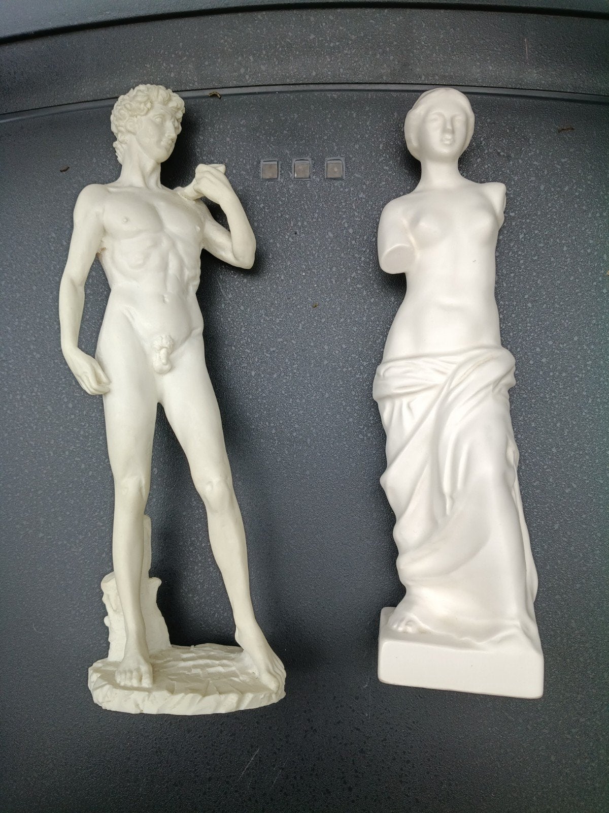 2 Klassieke Beelden: David en Venus de Milo, Ophalen of Verzenden, 20 - 50 cm, Wit, Beeld