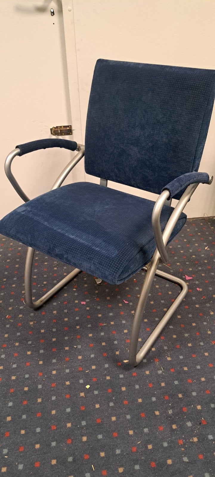 4 Leolux eetkamerstoelen blauw stof bekleding, Ophalen, Blauw, Zo goed als nieuw, Metaal