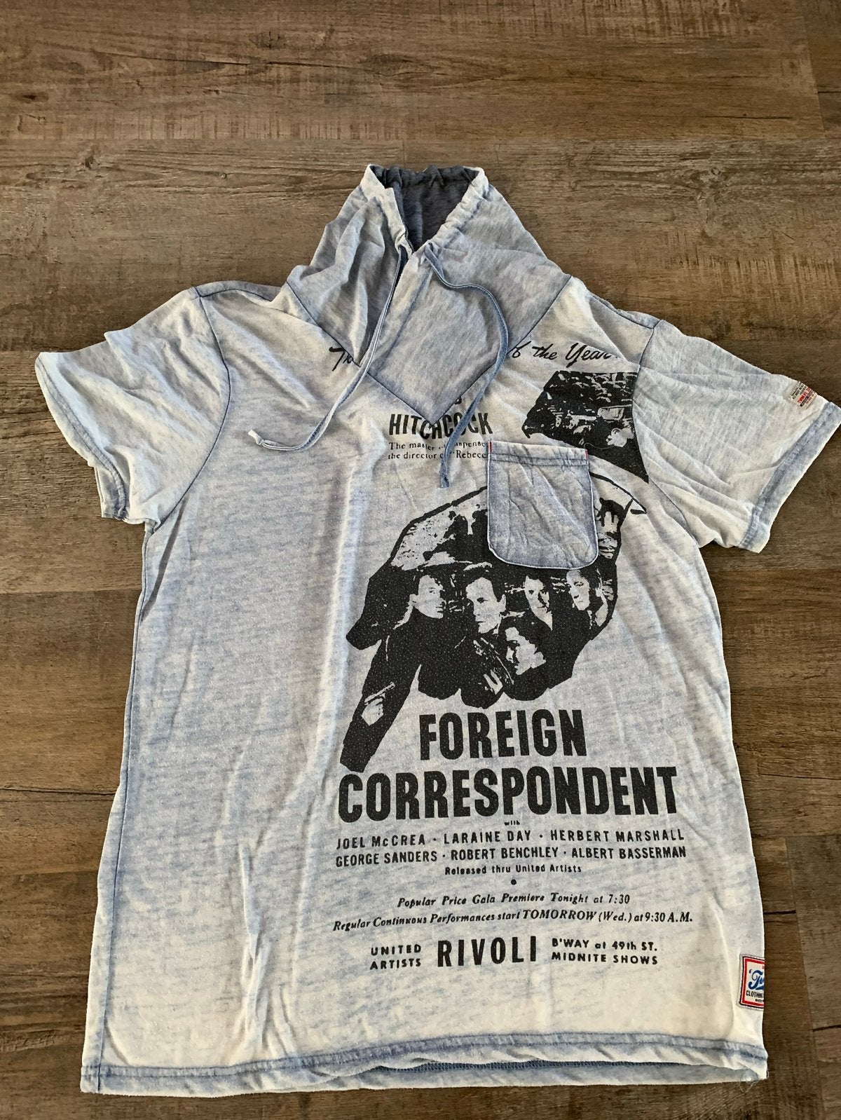 Twinlife T-shirt met 'Foreign Correspondent' print - Maat L, Kleding | Heren, T-shirts, Ophalen of Verzenden, Gedragen, Maat 52/54 (L)
