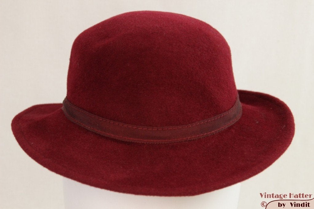 Vintage Dameshoed V.E.B. bordeaux paars velours 54-55 = S-XS, 55 cm (S, 6⅞ inch) of minder, Hoed, Ophalen of Verzenden, V.E.B.