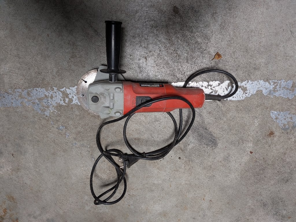 Black & Decker haakse slijper incl. slijpschijven, Ophalen of Verzenden, Gebruikt, 700 tot 1000 watt, Haakse handslijpmachine