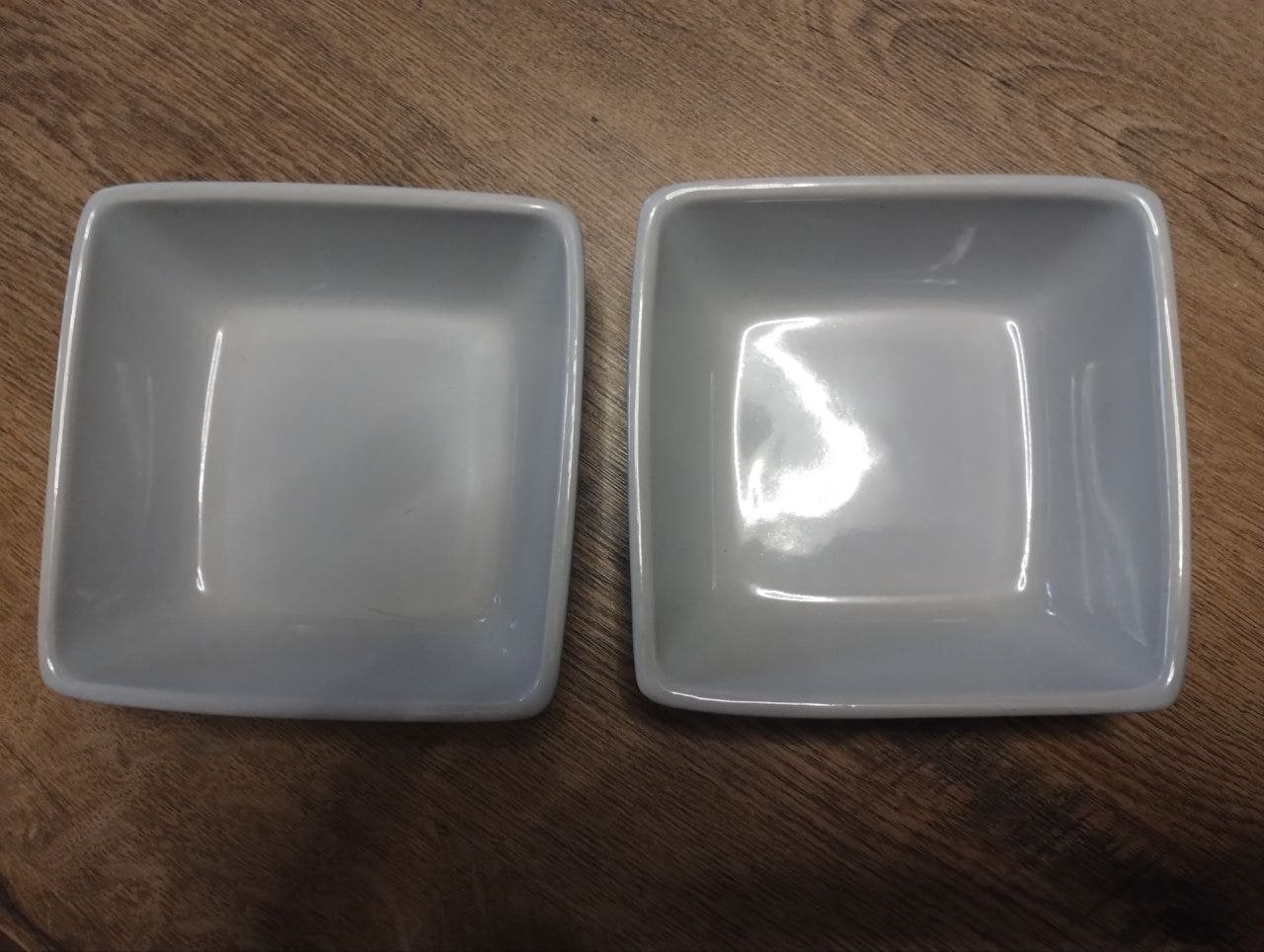 Set van 2 witte vierkante vla schaaltjes, Huis en Inrichting, Keuken | Servies, Ophalen, Gebruikt, Keramiek, Schaal of Schalen