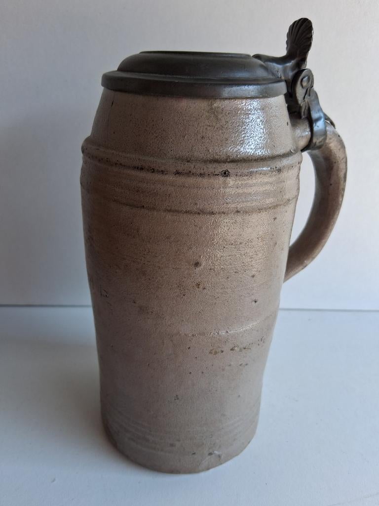 Antieke steengoed bierpul met tinnen deksel., Antiek en Kunst, Verzenden