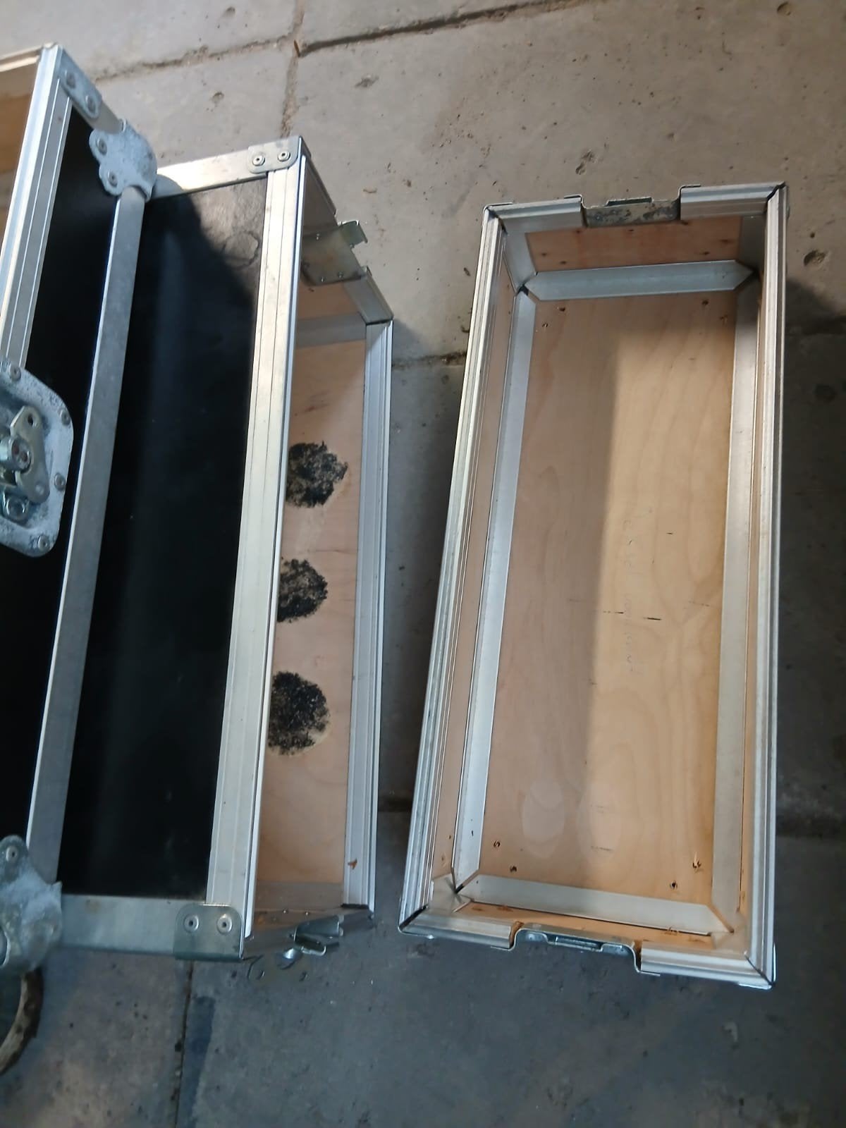 Dubbele cd speler flightcase nette staat

66x22x54, Ophalen, Overige instrumenten, Flightcase