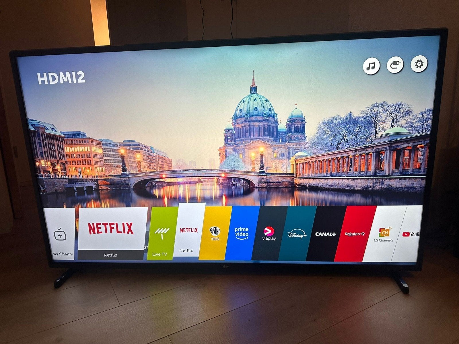 LG Smart 4K UHD LED TV - 43 inch, Audio, Tv en Foto, Televisies, Ophalen, 50 Hz, Zo goed als nieuw, 100 cm of meer