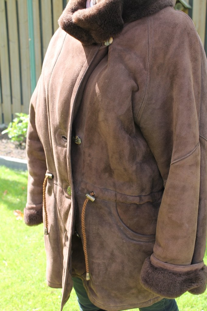 Suede warme winterjas voor een dame, Ophalen of Verzenden, Zo goed als nieuw, Maat 38/40 (M), Bruin